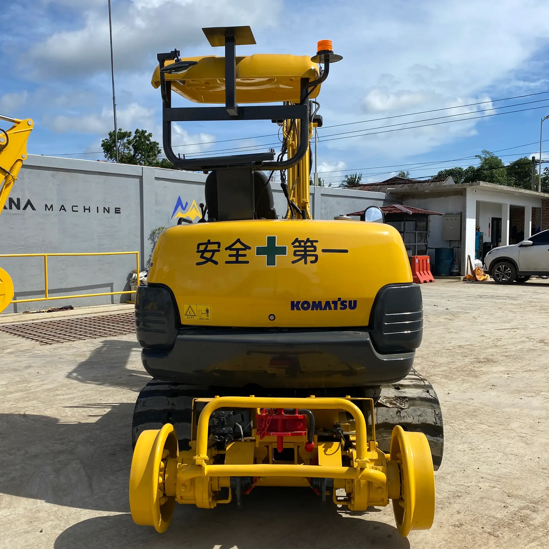 KOMATSU PC40T-7 - 24532, tampak belakang