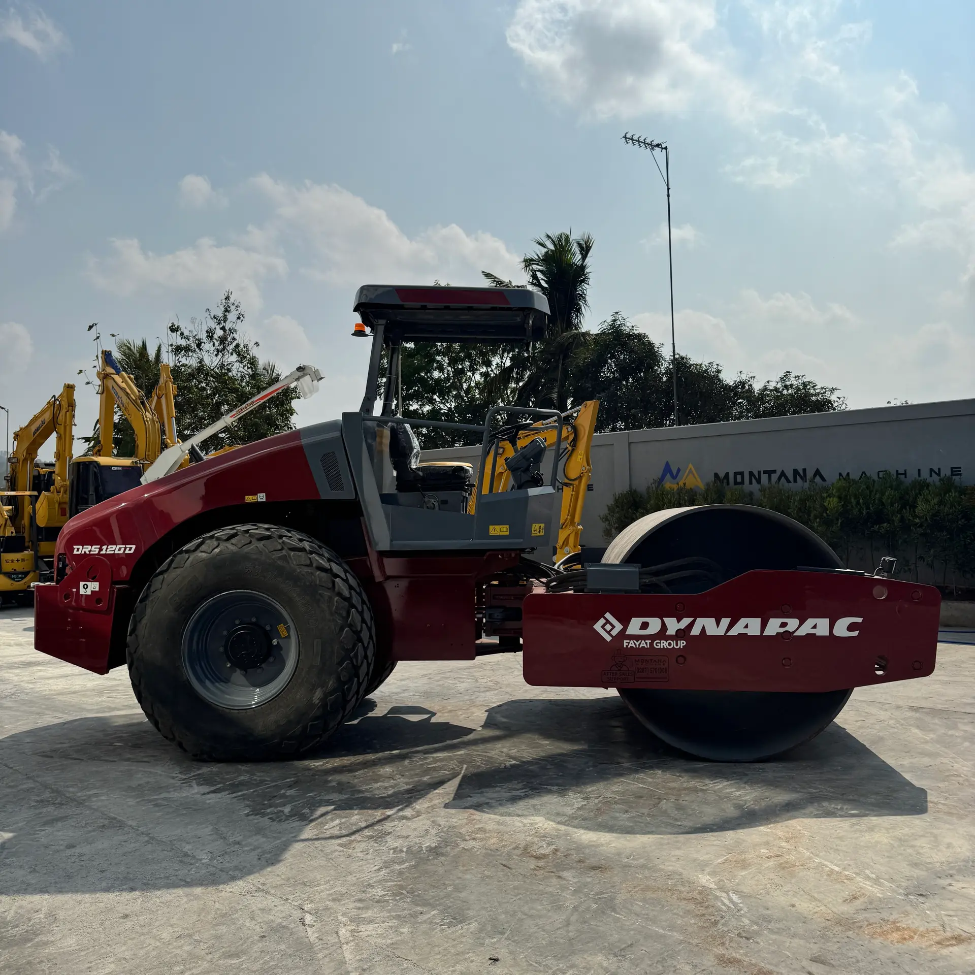 DYNAPAC DRS120D - 10300194KME011142, tampak samping kanan