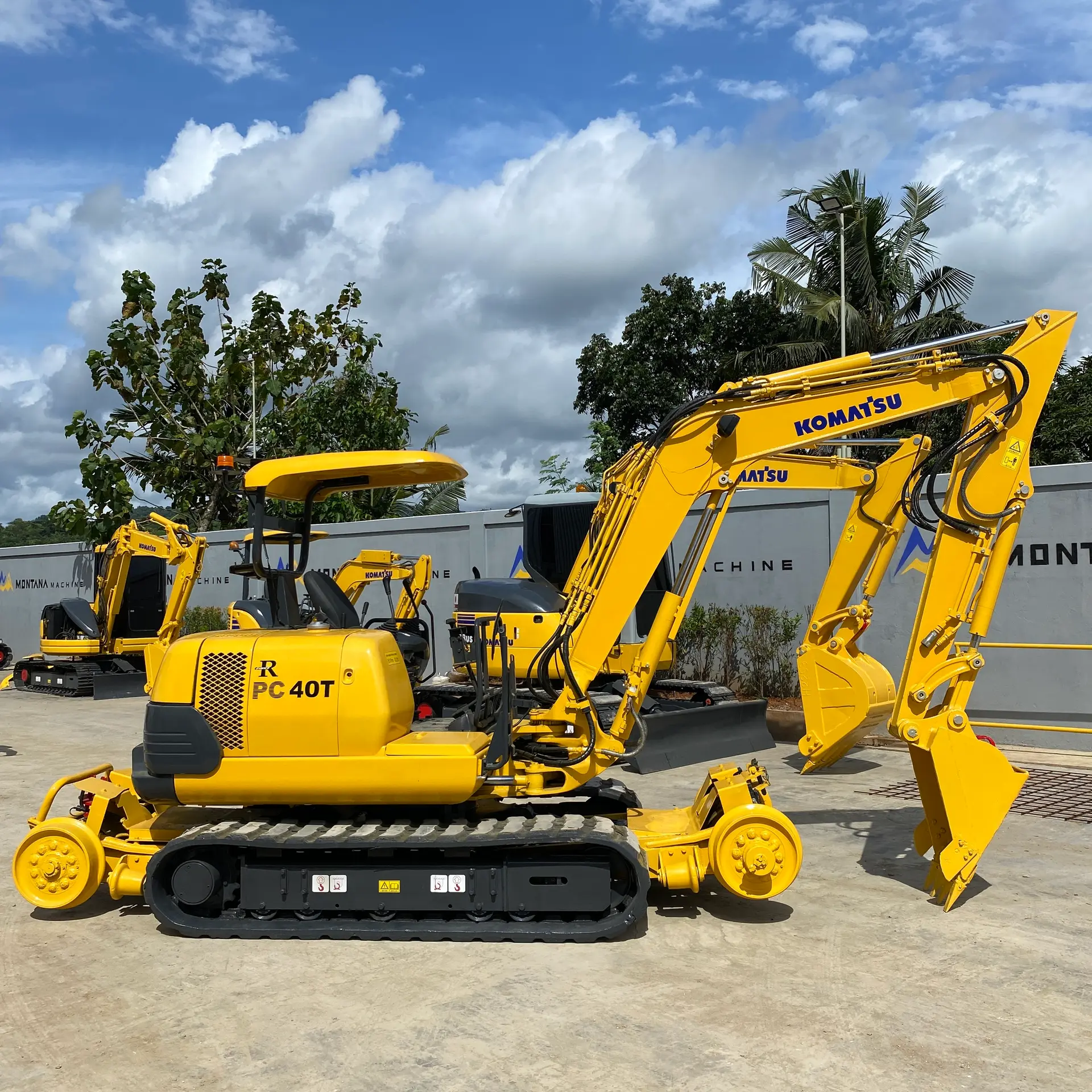 KOMATSU PC40T-7 - 24532, tampak samping kanan