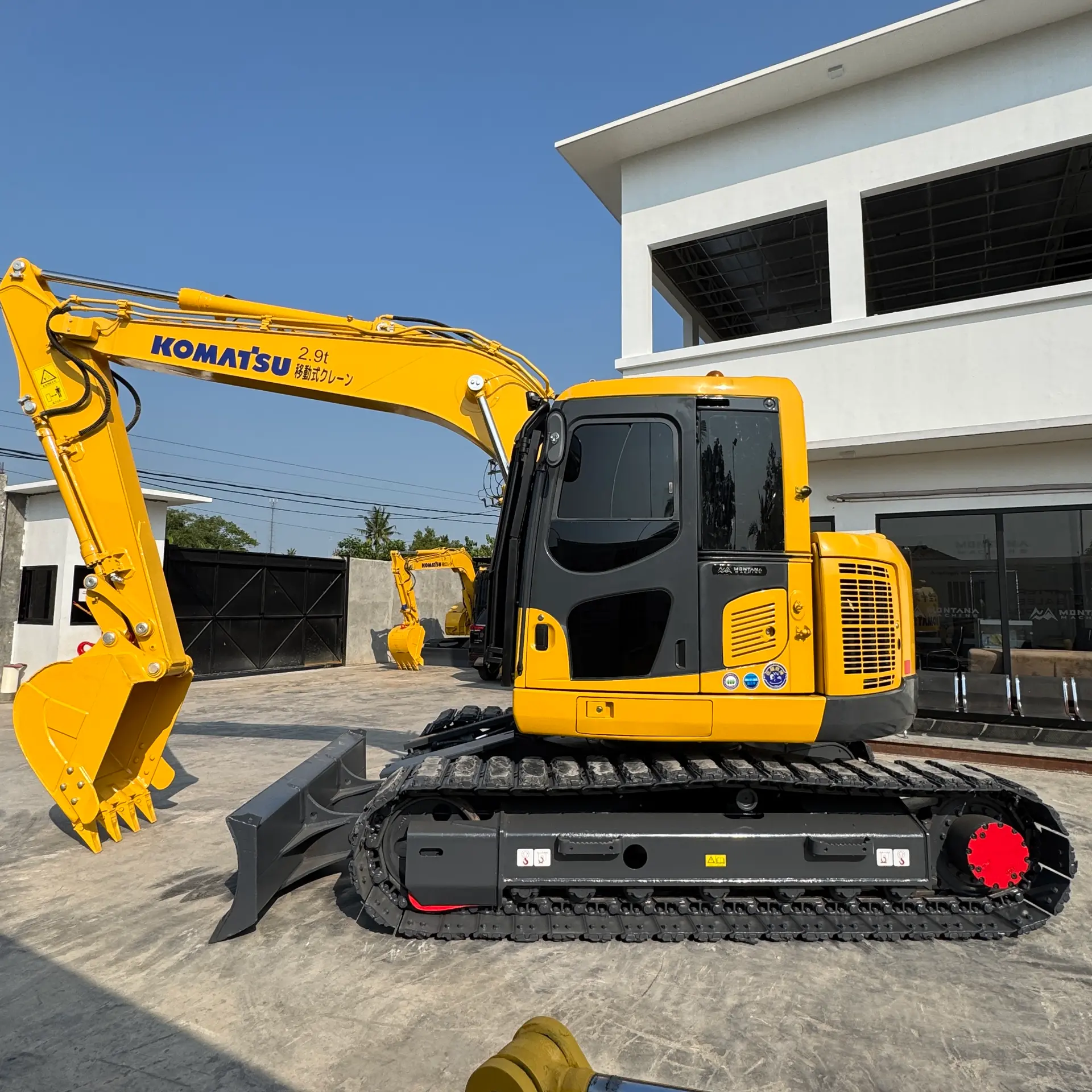 KOMATSU PC128US-8 - 23743, tampak samping kiri