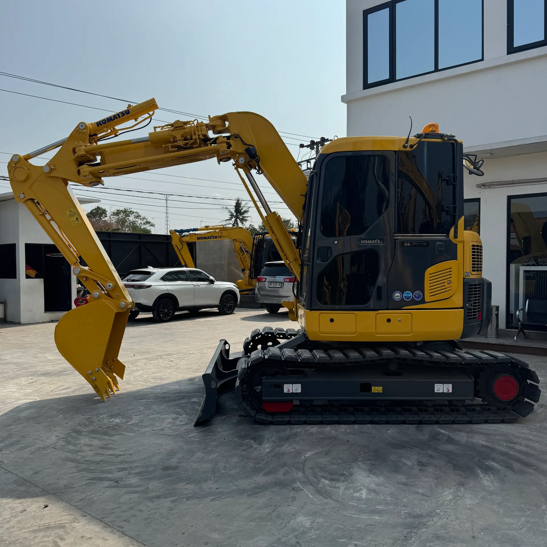 KOMATSU PC78UU-8 - 27400, tampak samping kiri