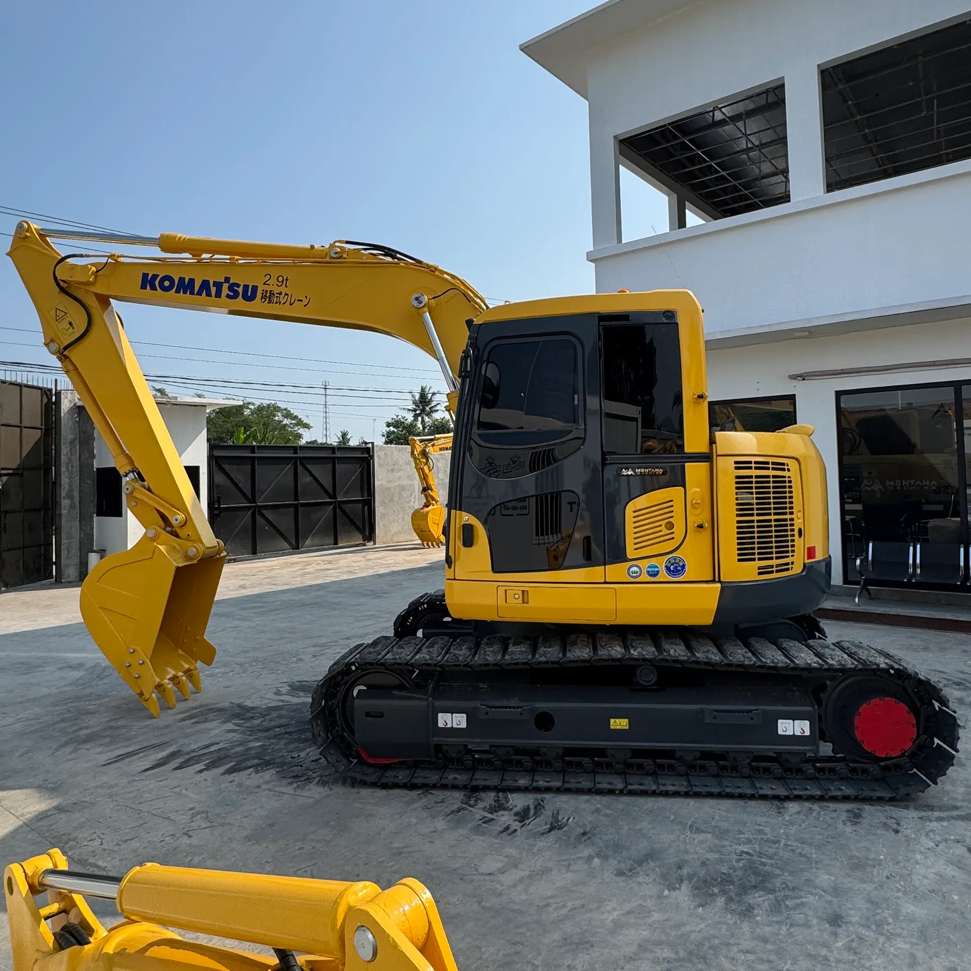 KOMATSU PC138US-8 - 29072, tampak samping kiri