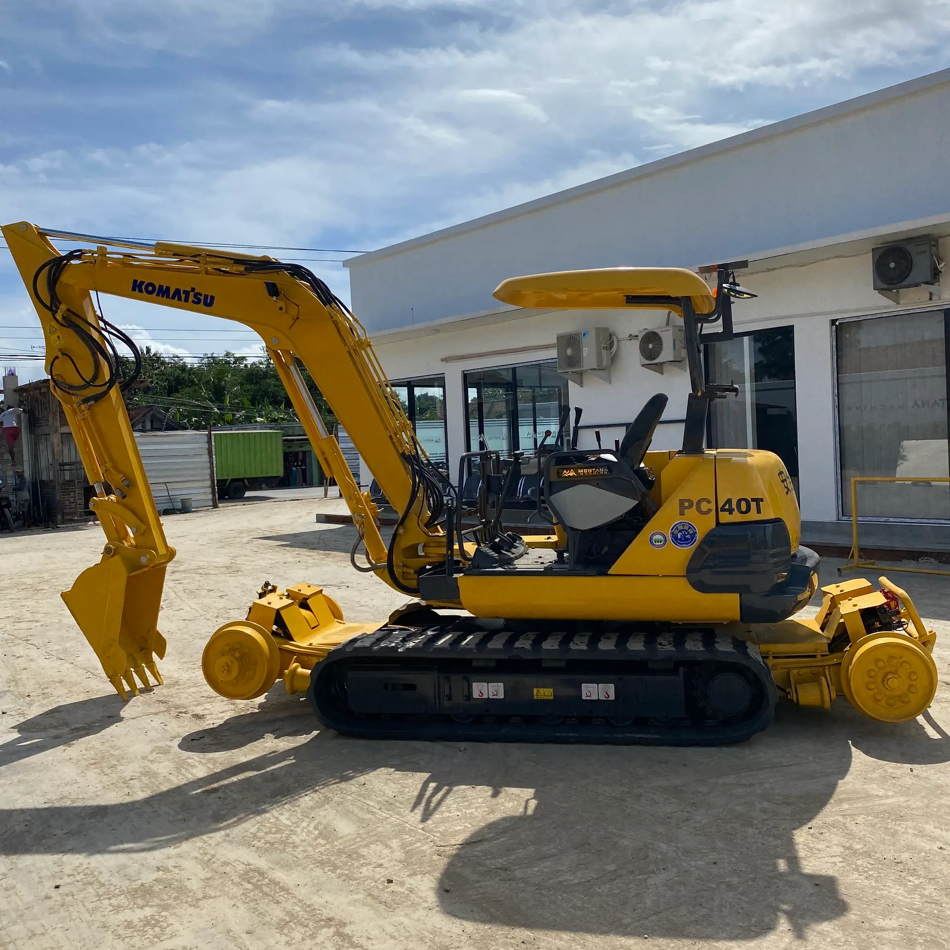 KOMATSU PC40T-7 - 24532, tampak samping kiri