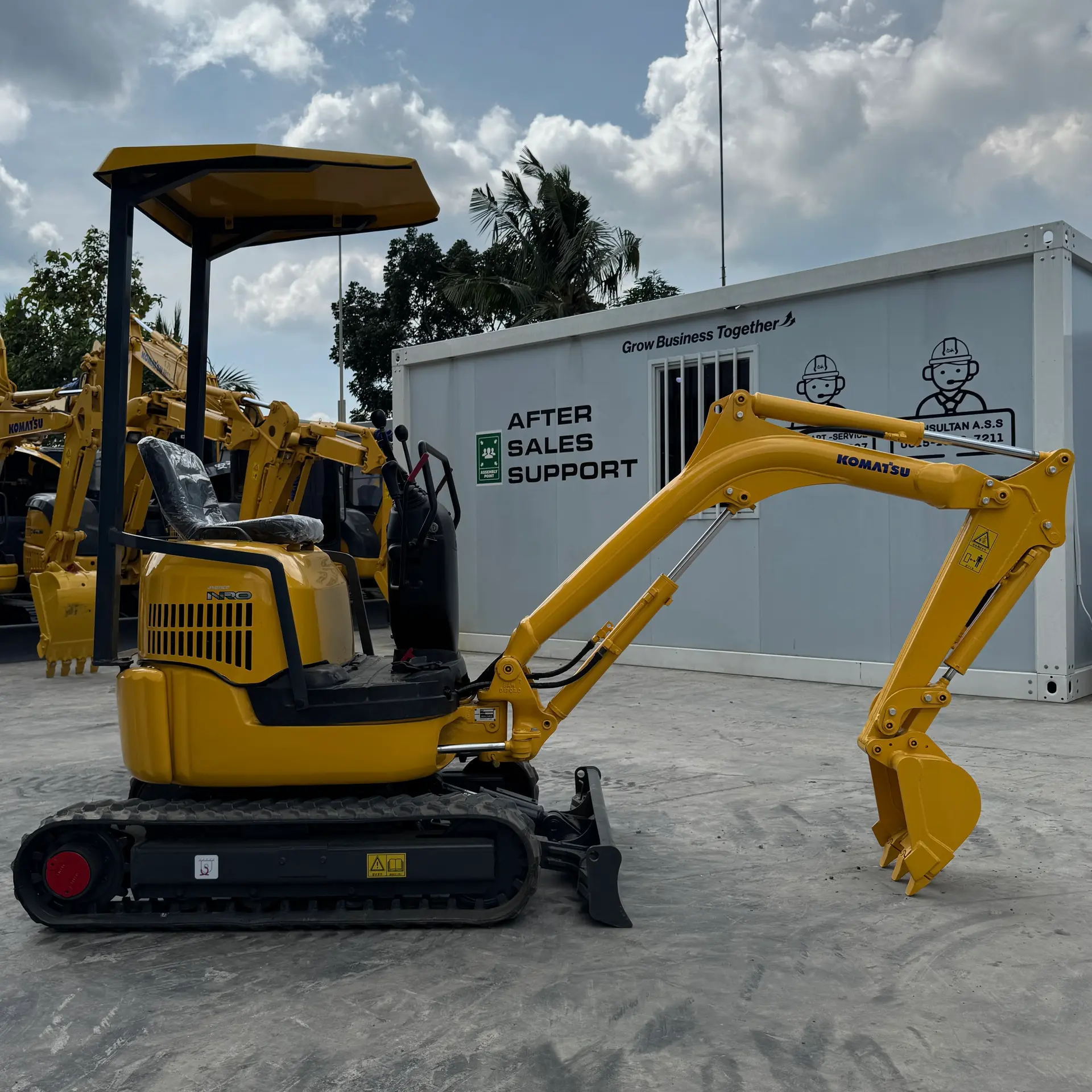 KOMATSU PC10MR-1 31356, tampak samping kanan