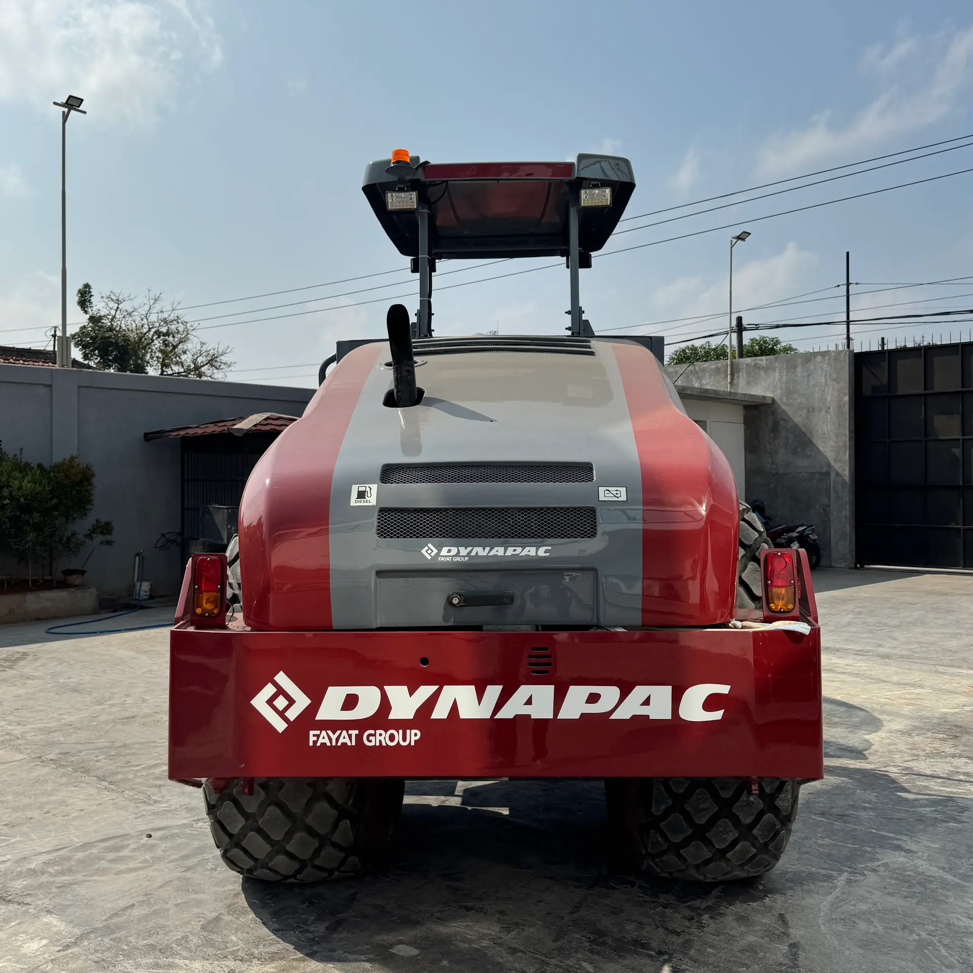 DYNAPAC DRS120D - 10300194KME011142, tampak belakang