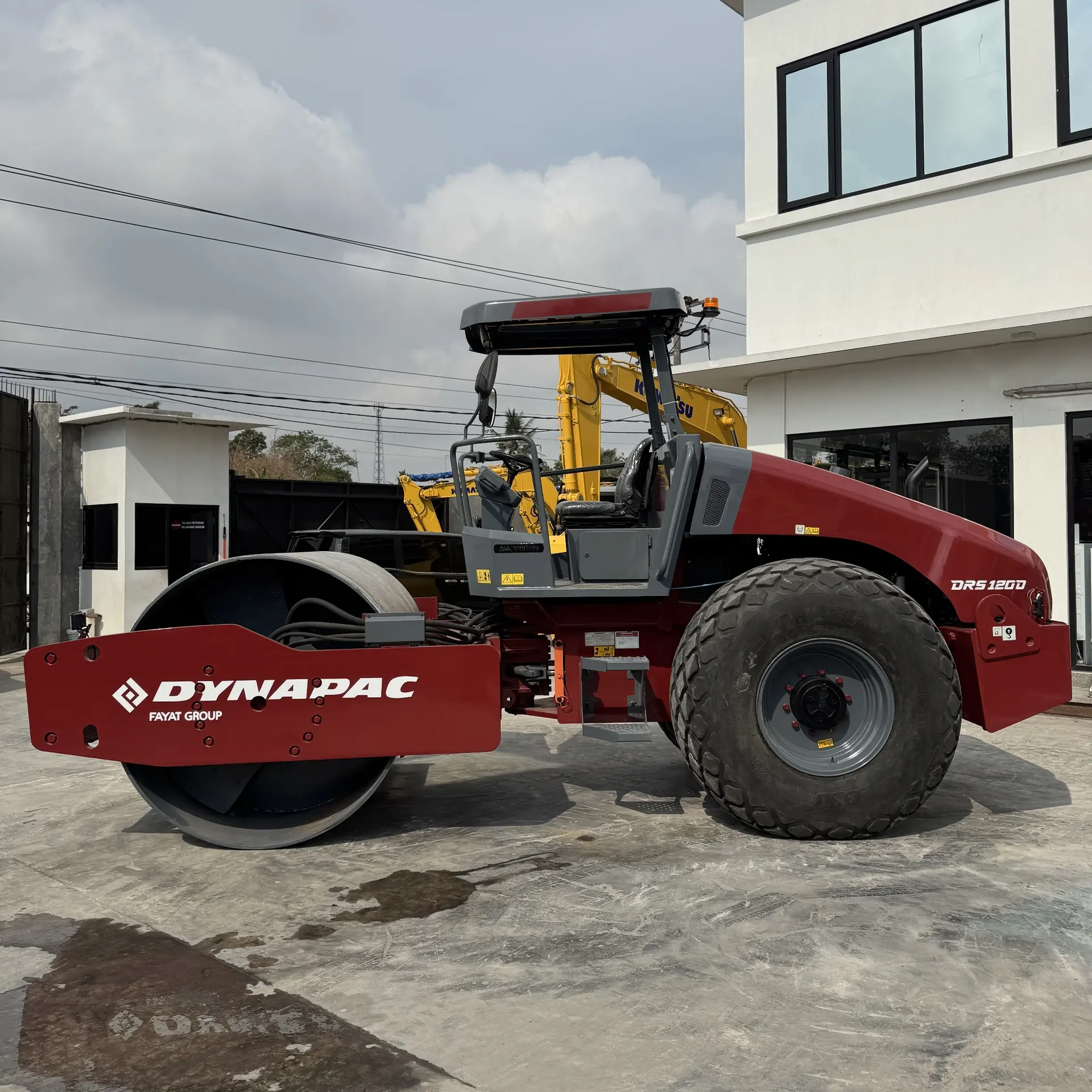 DYNAPAC DRS120D - 10300194VNE011888, tampak samping kiri