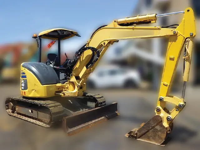 KOMATSU PC40MR-3 - 15699, full front view of the unit