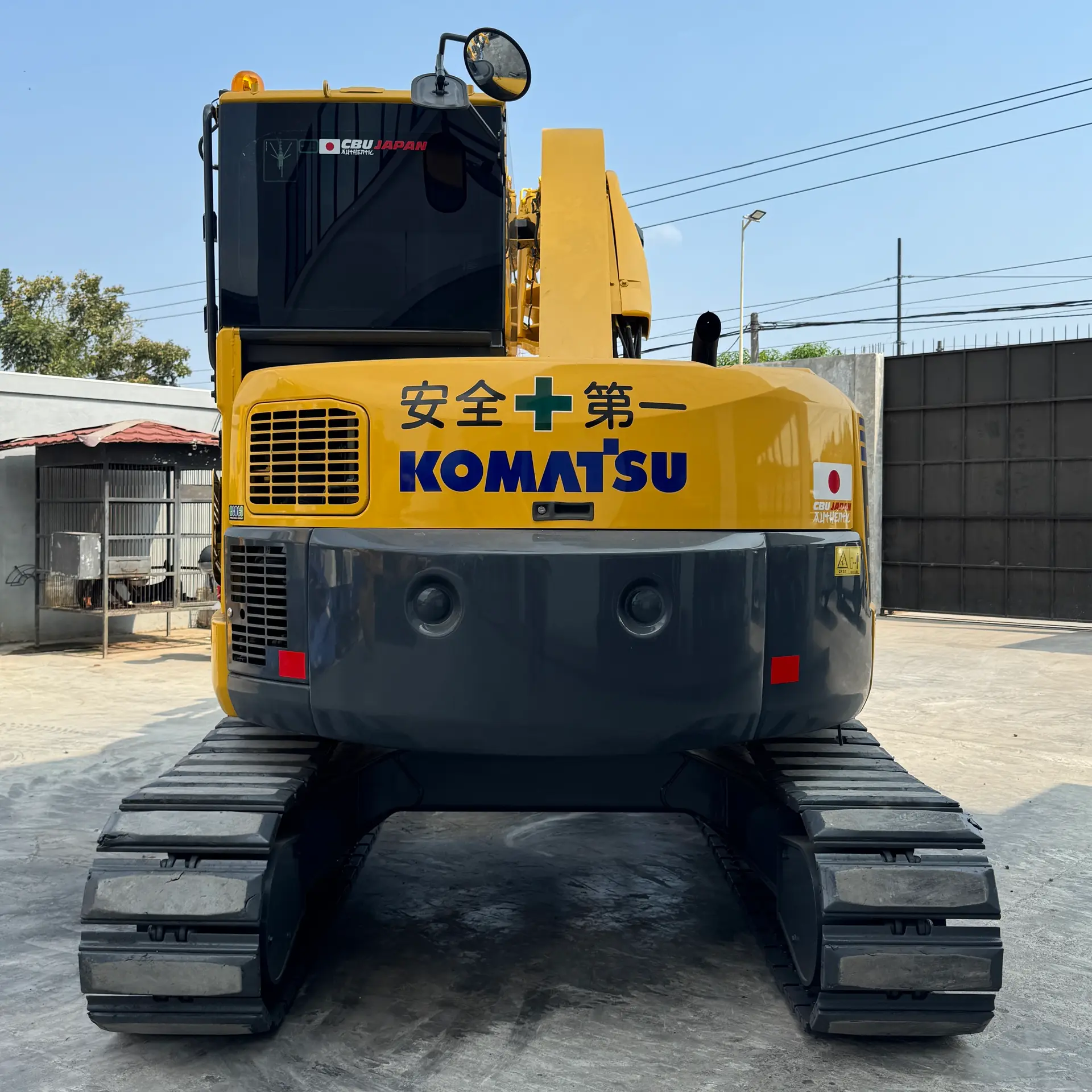 KOMATSU PC78UU-8 - 27400, tampak belakang