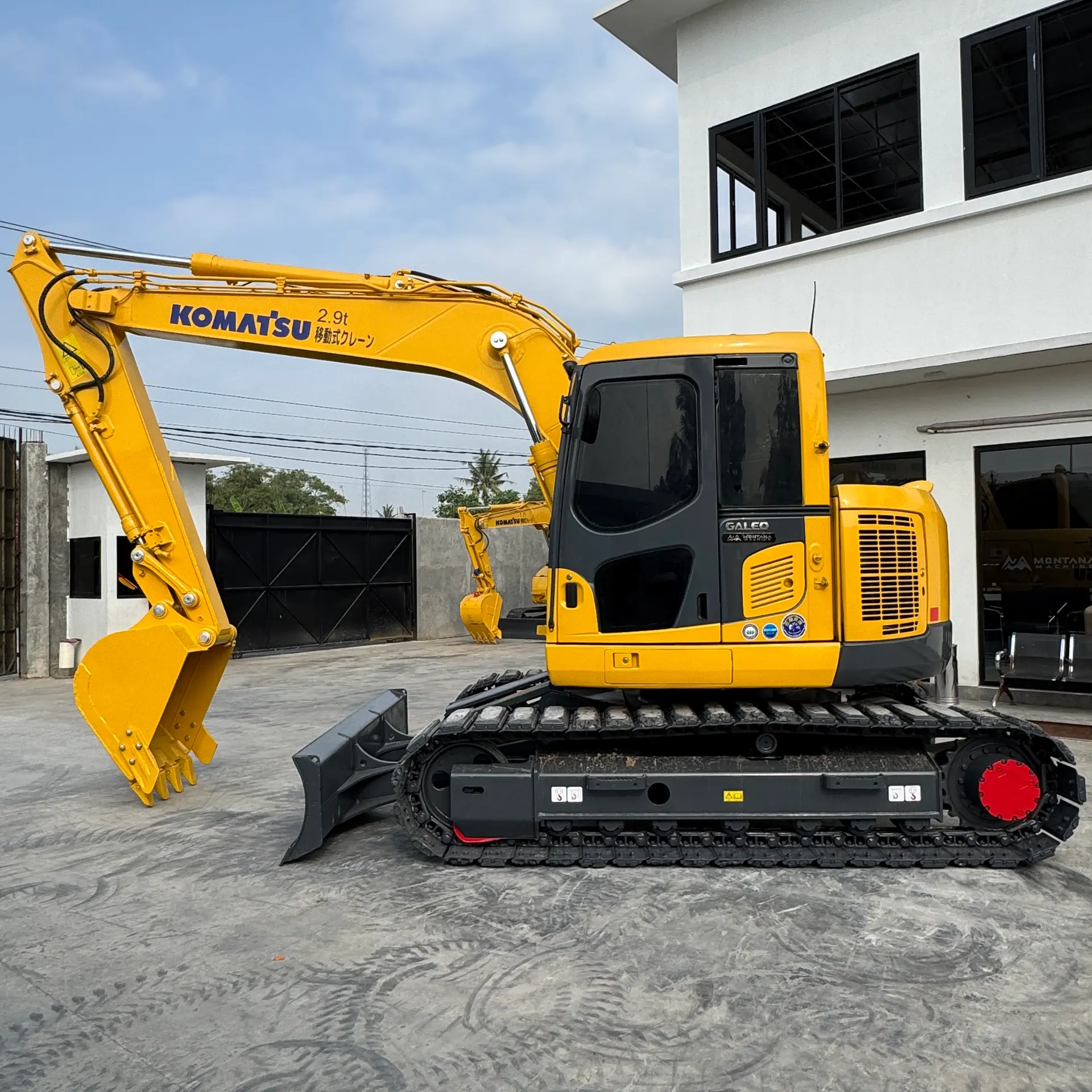 KOMATSU PC128US-8 - 22146, left side view