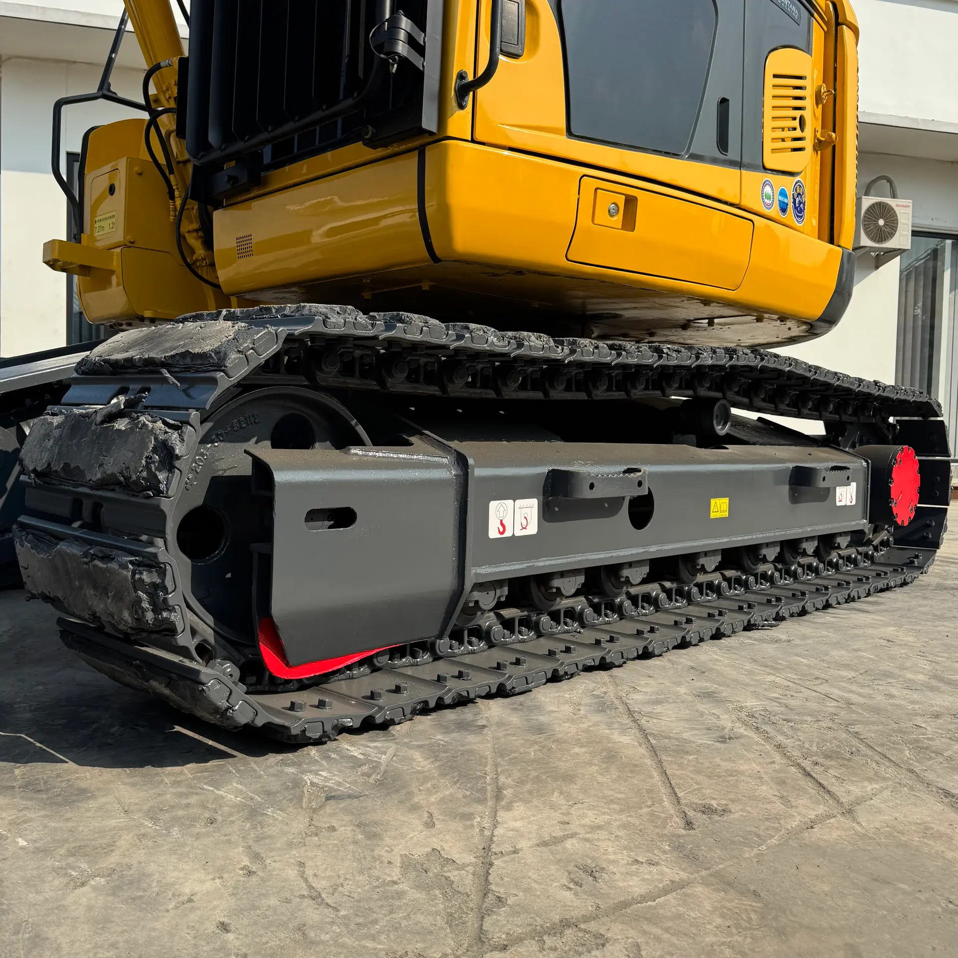 KOMATSU PC128US-8 - 23743, undercarriage