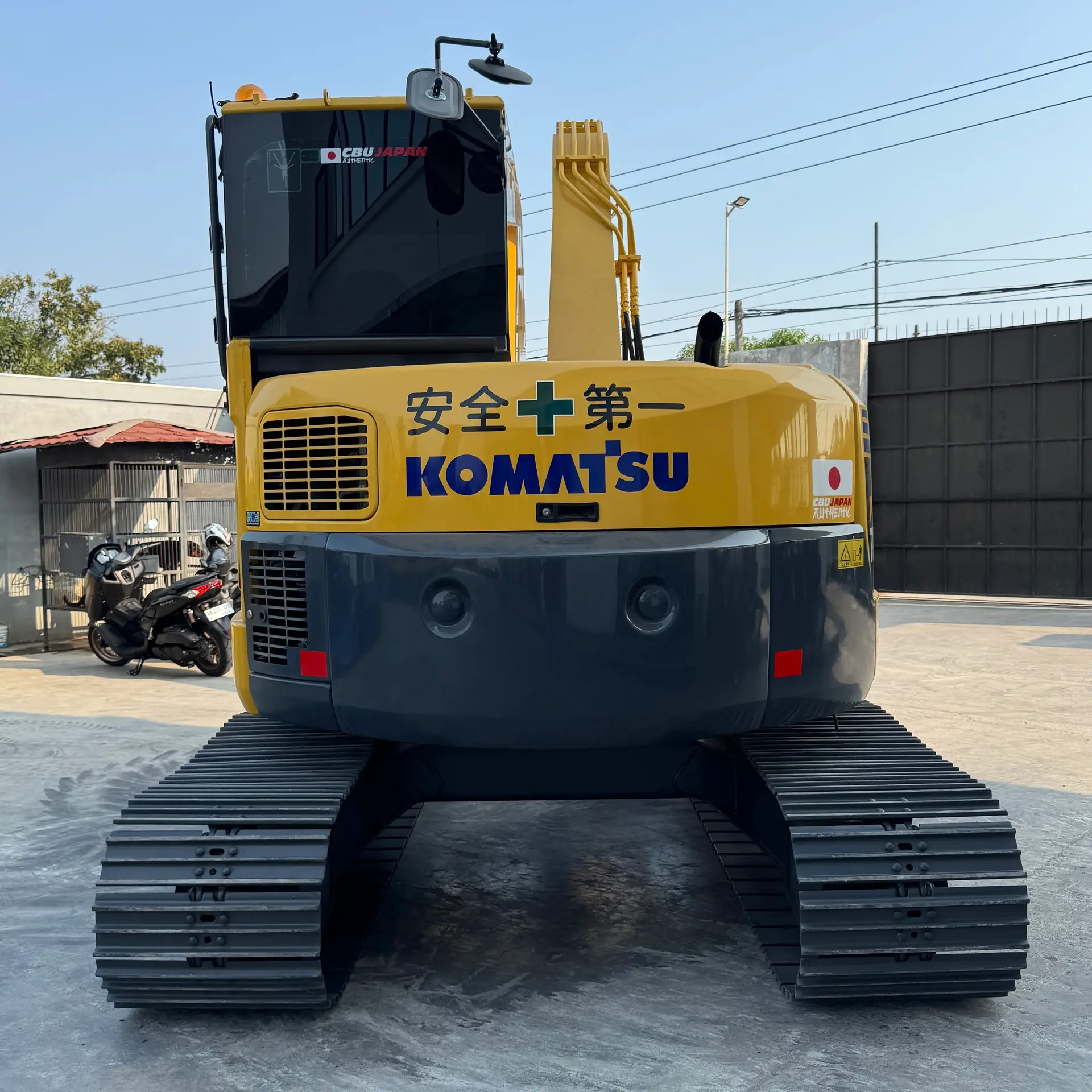 KOMATSU PC78US-8 - 27400, tampak belakang