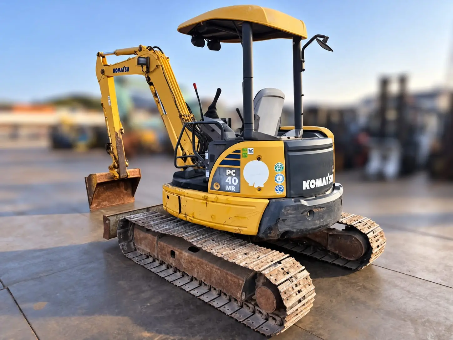 KOMATSU PC40MR-2 11785, tampak belakang