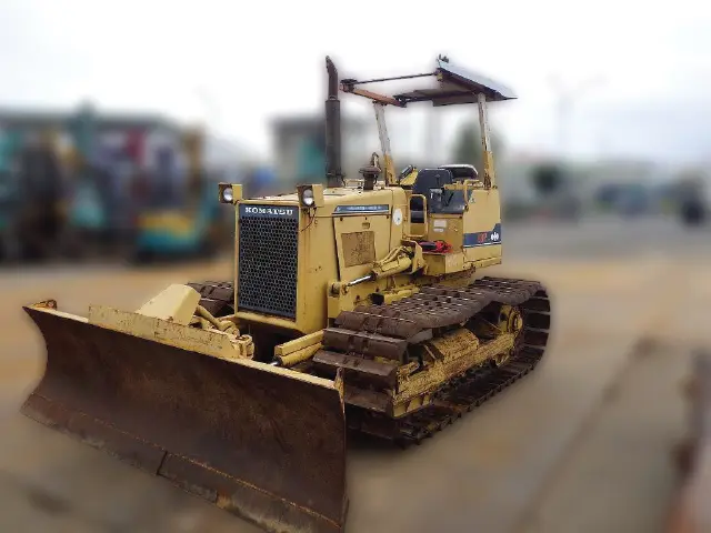 KOMATSU D31P-18 - 42542, full front view of the unit
