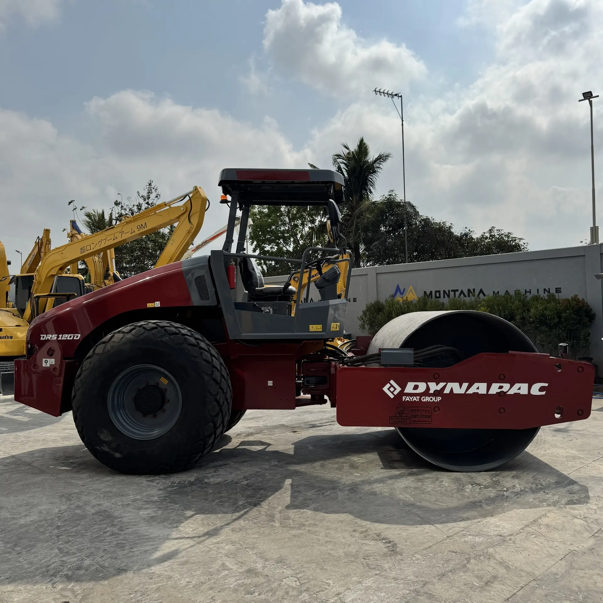 DYNAPAC DRS120D - 10300194VNE011888, tampak samping kanan