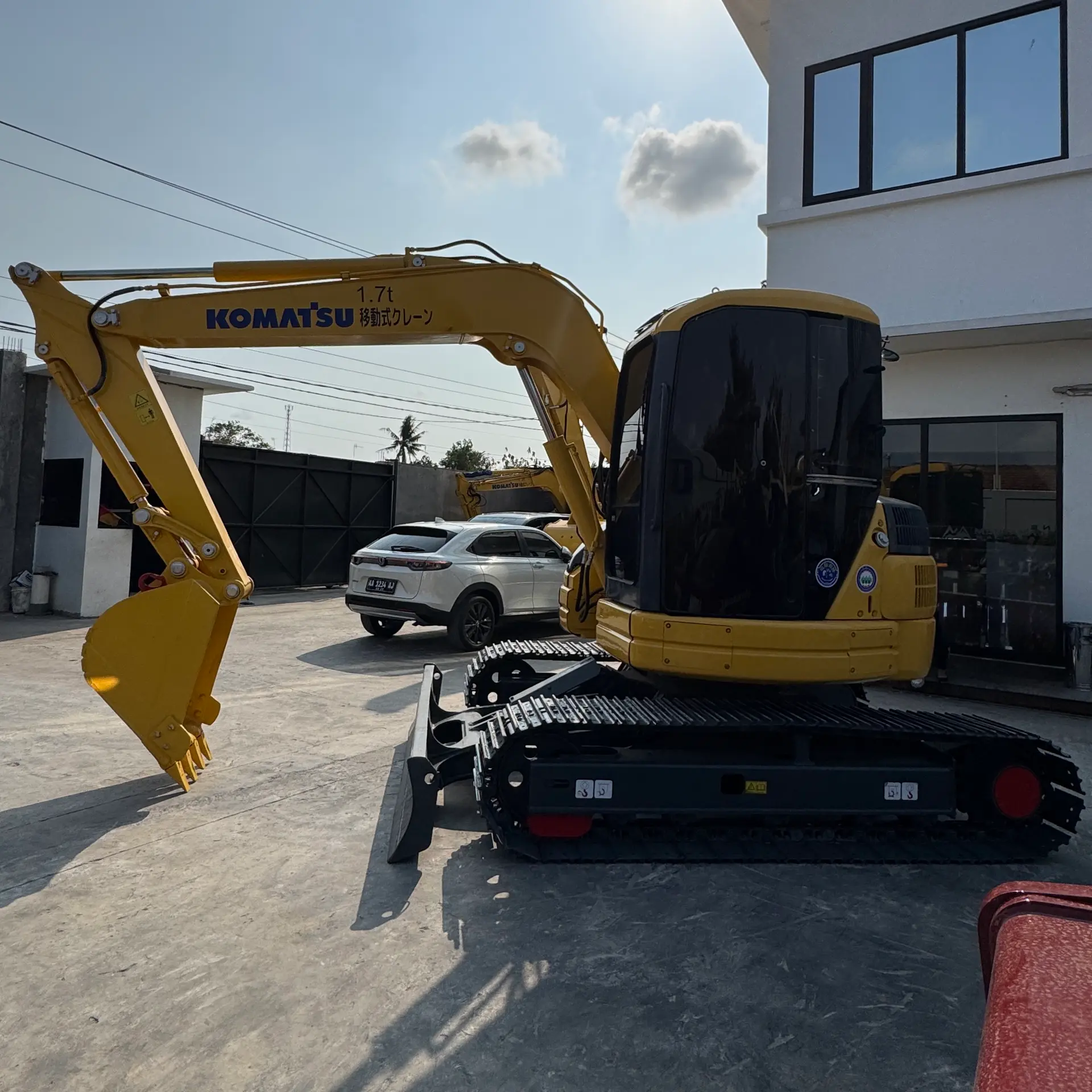 KOMATSU PC75US-3 - 15784, tampak samping kiri