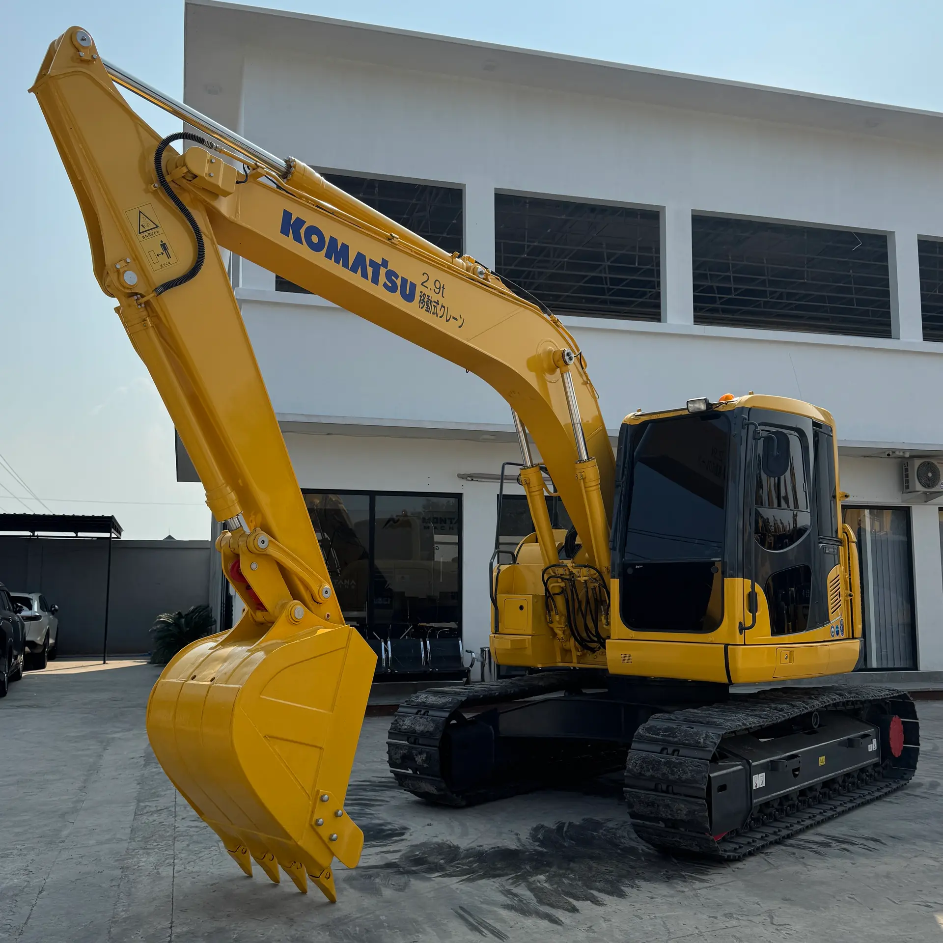 KOMATSU PC138US-8 - 29072, tampak depan keseluruhan unit