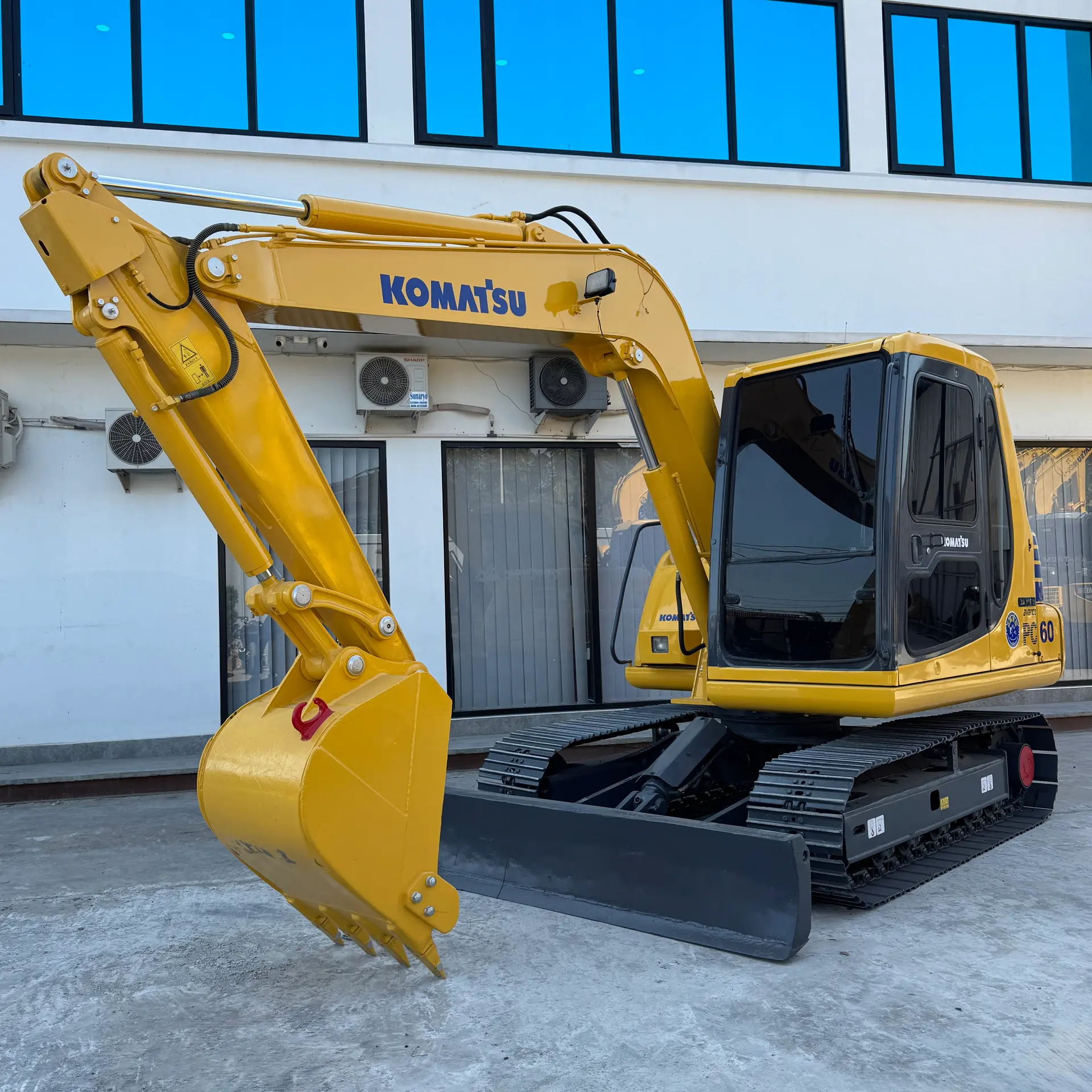 KOMATSU PC60-7 - 49188, full front view of the unit