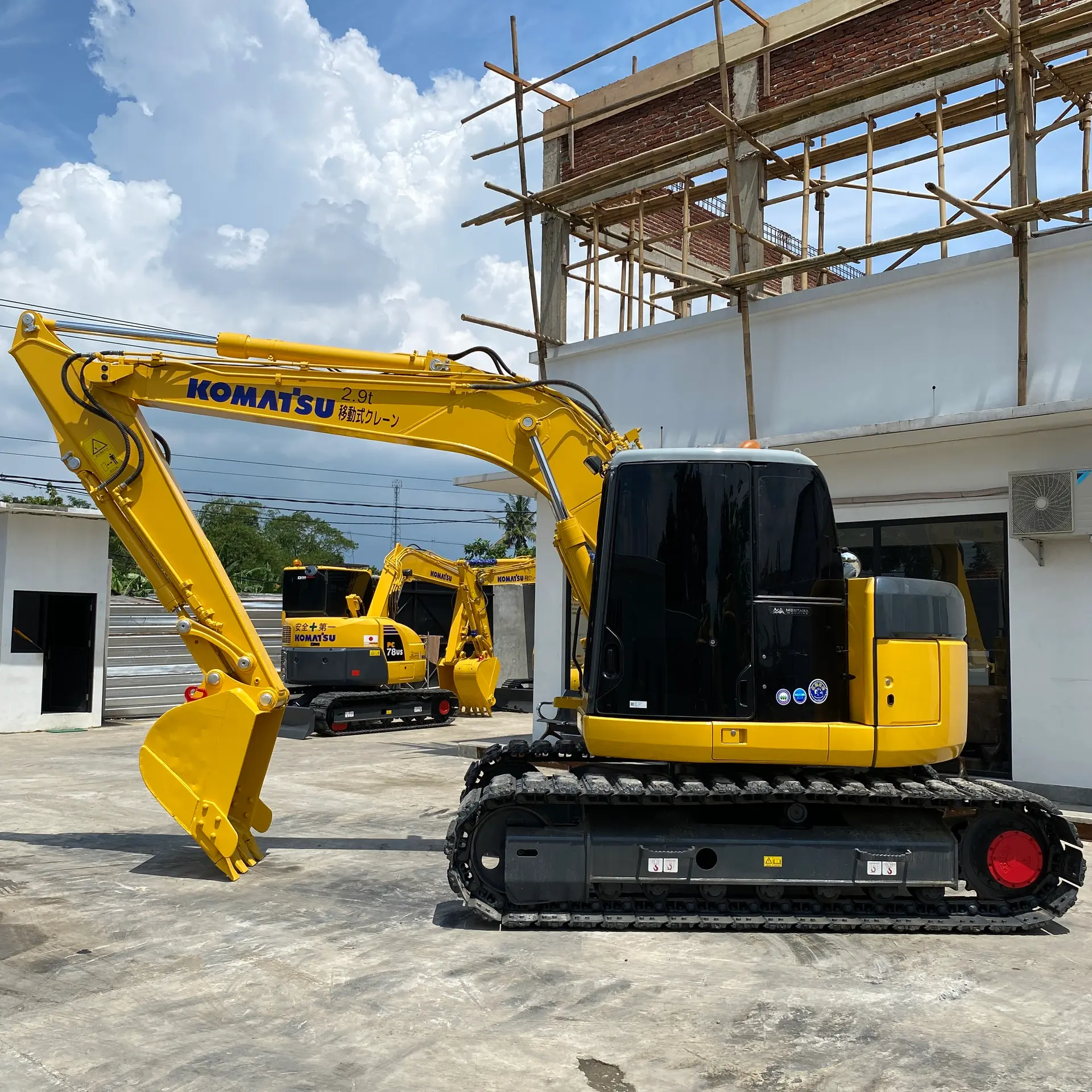 KOMATSU PC128US-2 - 5018, tampak samping kiri