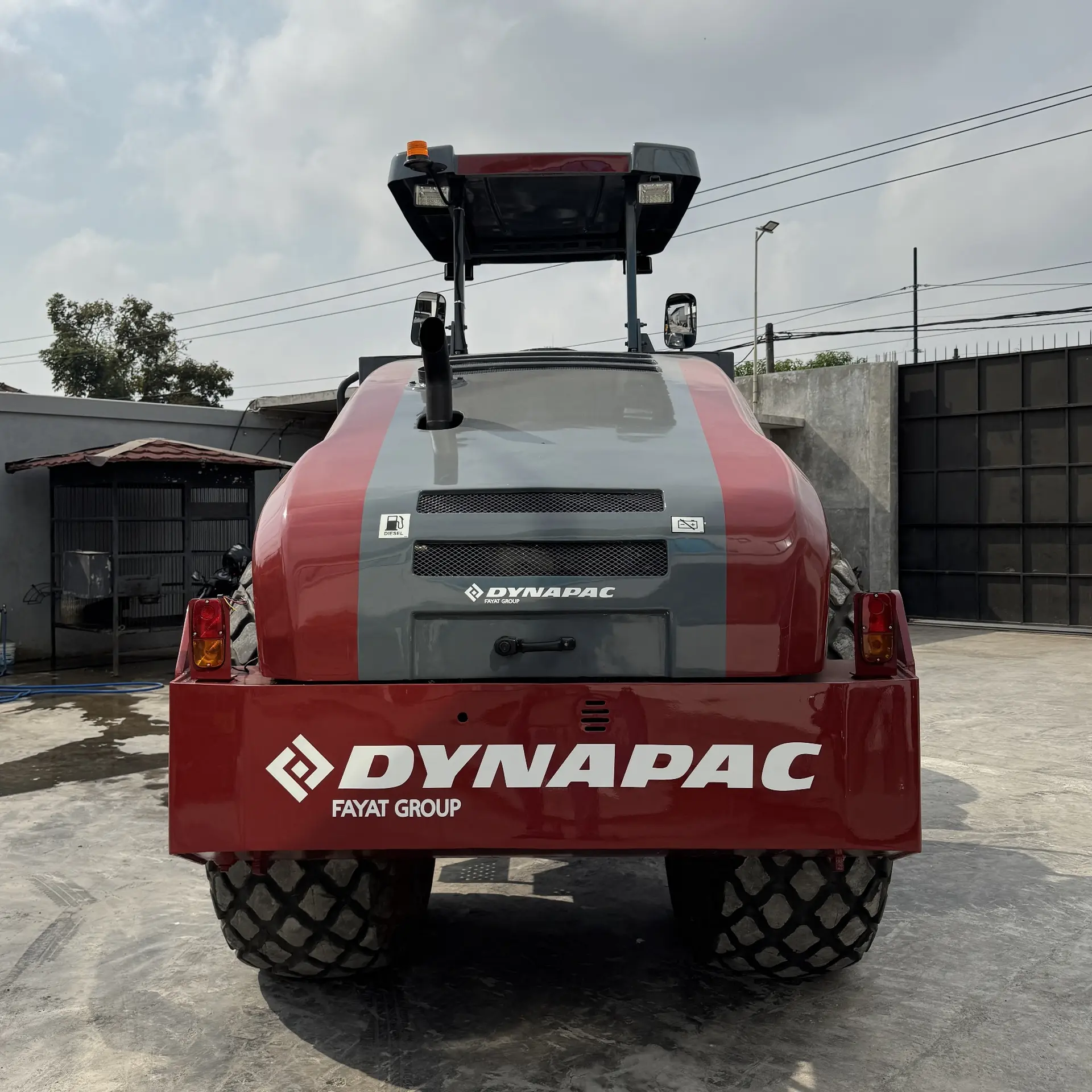 DYNAPAC DRS120D - 10300194VNE011888, tampak belakang