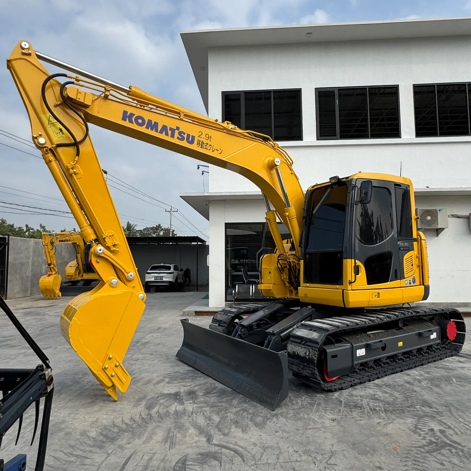 KOMATSU PC128US-8 - 22146, full front view of the unit