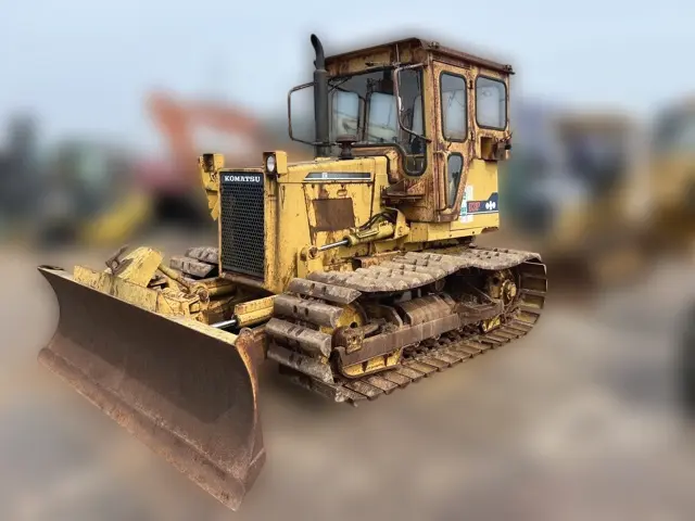 KOMATSU D31P-18 - 43734, full front view of the unit