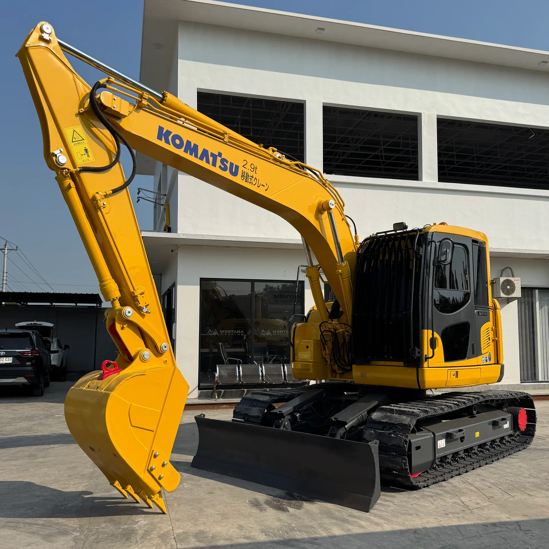 KOMATSU PC128US-8 - 23743, tampak depan keseluruhan unit