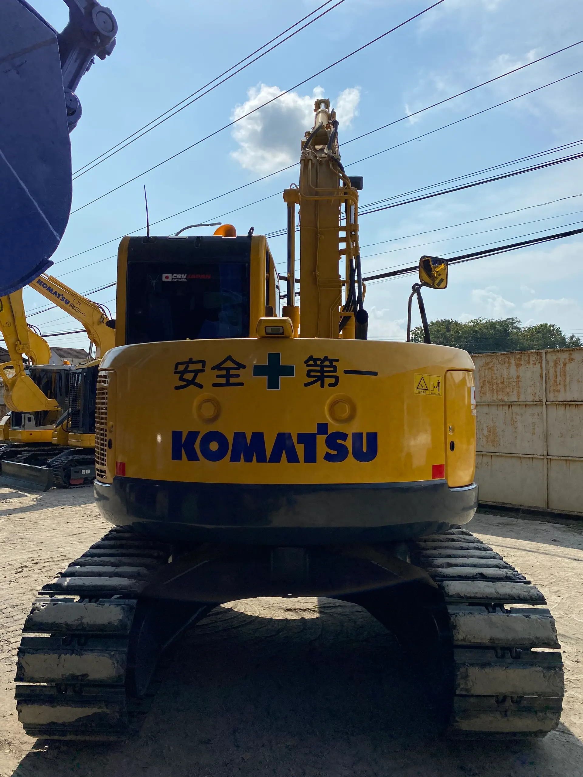 KOMATSU PC128US-8 - 21221, tampak belakang