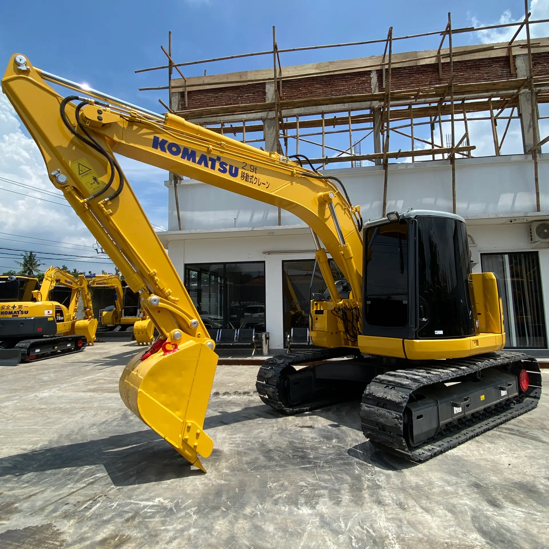 KOMATSU PC128US-2 - 5018, tampak depan keseluruhan unit