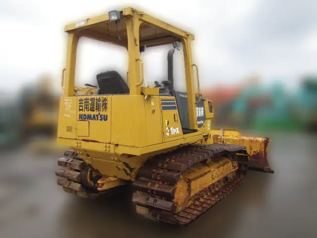 KOMATSU D31PX-21 - 51290, tampak belakang