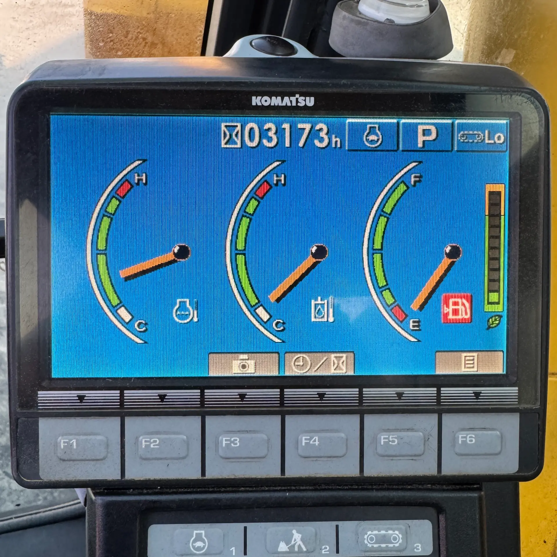 KOMATSU PC138US-8 - 29072, ruang kabin & monitor unit